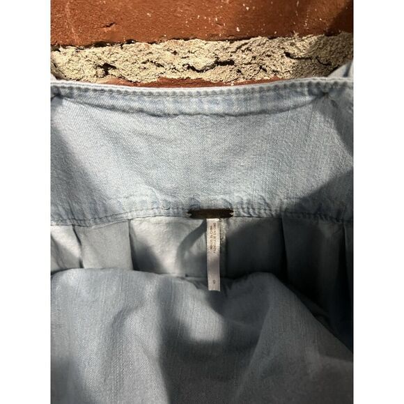 Free People Womens Blue Denim Sleeveless Jumpsuit size 0 - Picture 3 of 3